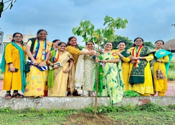 मनुष्यों का जीवन प्रकृति पर निर्भर प्रकृति के संतुलन के लिए एक पौधा अवश्य लगाएं:–श्रीमती अनुश्री शैलेंद्र जैन